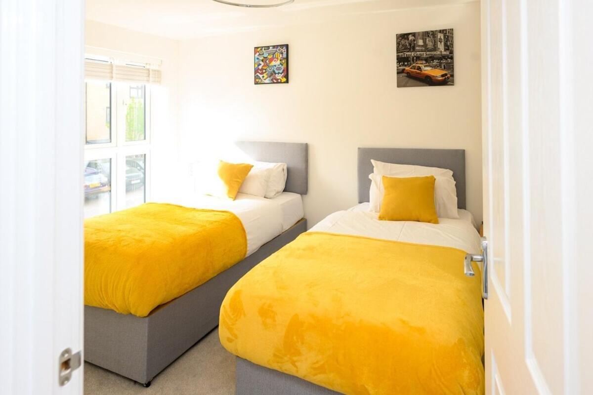 Luxury 5 Bedroom House With Parking Чатем Номер фото